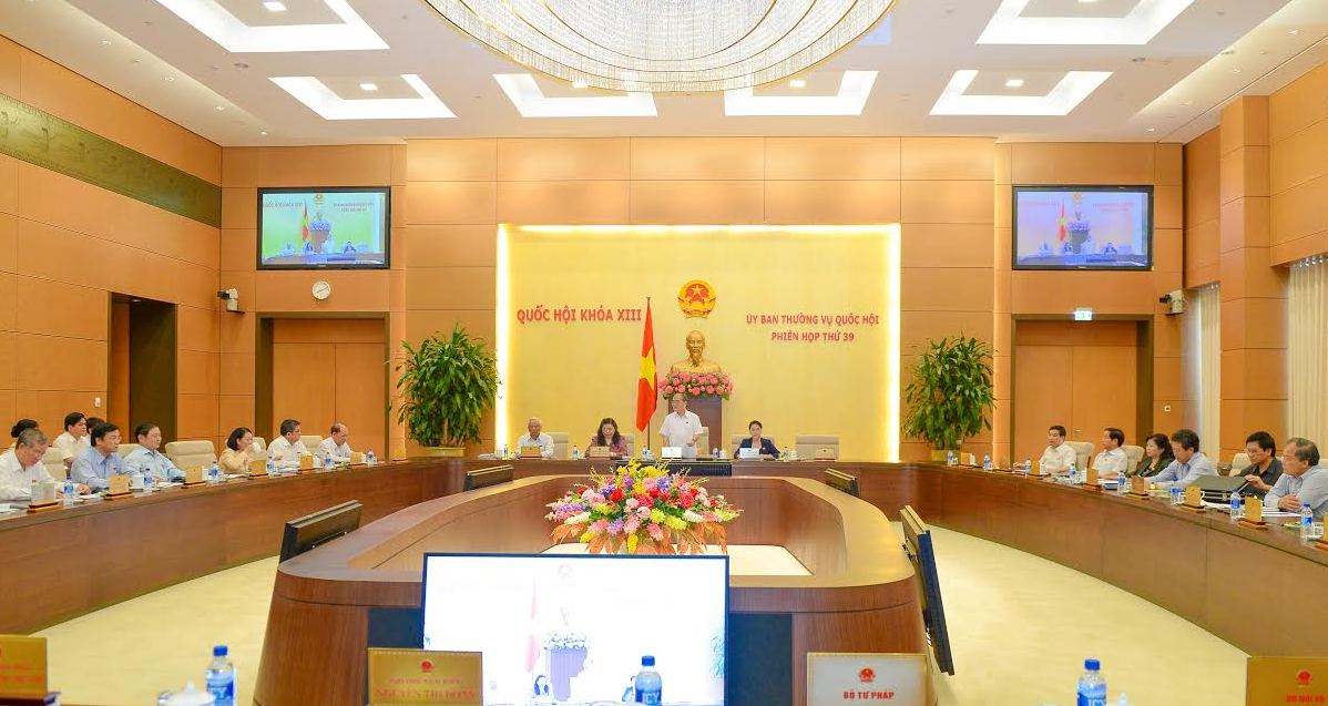 Thông qua các Nghị quyết về việc thành lập một số Tòa án nhân dân, Viện kiểm sát nhân dân